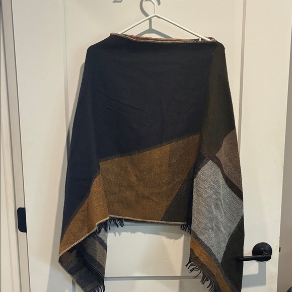 Chic Asymmetrical Black and Brown shawl poncho - Picture 1 of 3